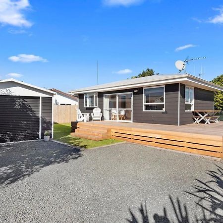 The Black Bach - Mt Maunganui Holiday Home ماوْنت مونغانيو المظهر الخارجي الصورة