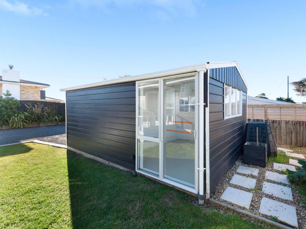 The Black Bach - Mt Maunganui Holiday Home ماوْنت مونغانيو المظهر الخارجي الصورة