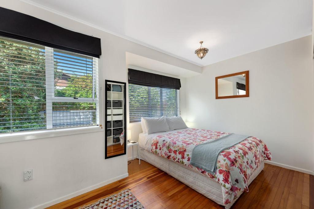 The Black Bach - Mt Maunganui Holiday Home ماوْنت مونغانيو المظهر الخارجي الصورة