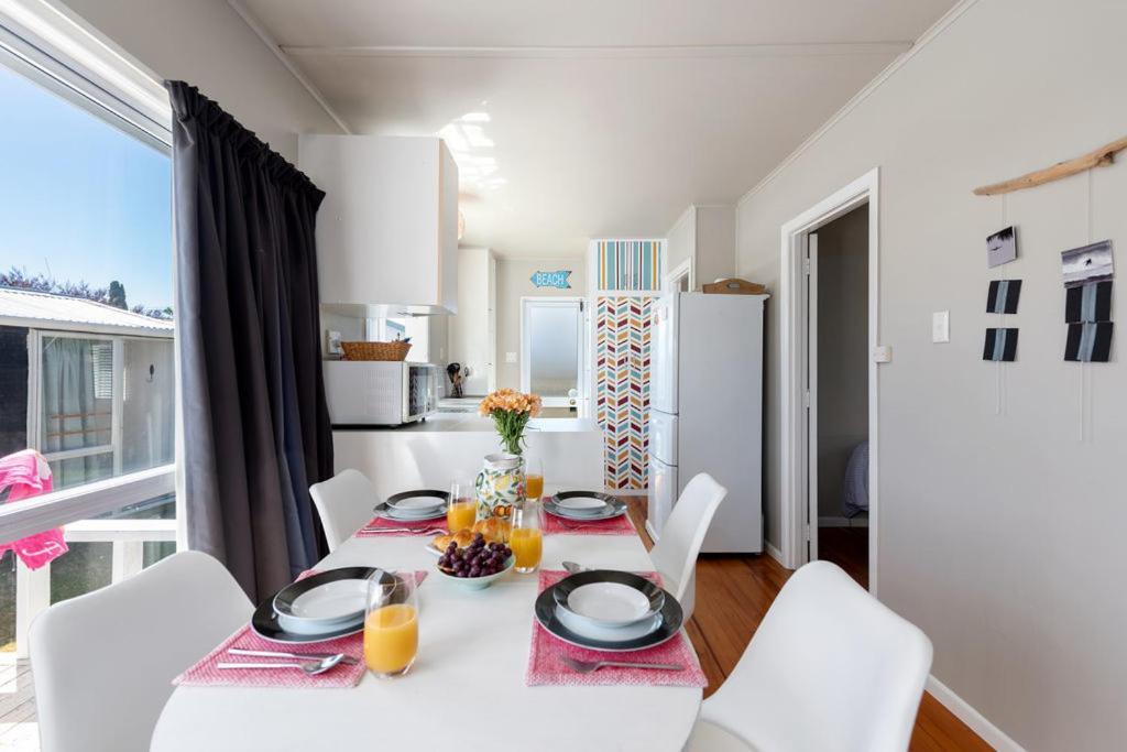 The Black Bach - Mt Maunganui Holiday Home ماوْنت مونغانيو المظهر الخارجي الصورة