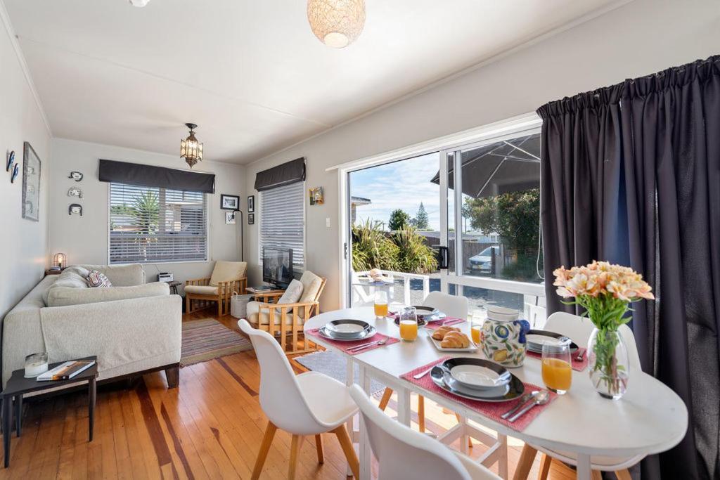 The Black Bach - Mt Maunganui Holiday Home ماوْنت مونغانيو المظهر الخارجي الصورة
